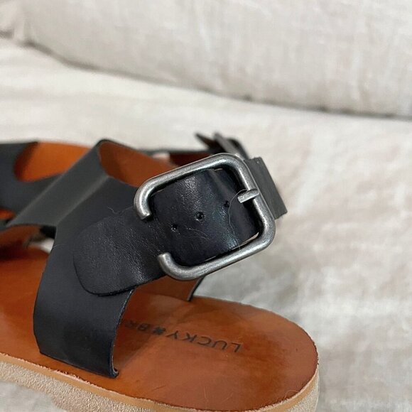 NWOT LUCKY BRAND DEVYN BLACK LEATHER T-STRAP SANDALS - 10 - Picture 7 of 9